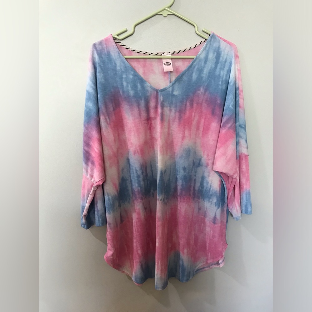 XXL Tie-Dye Print V-Neck Women’s Top - Pink & Blue